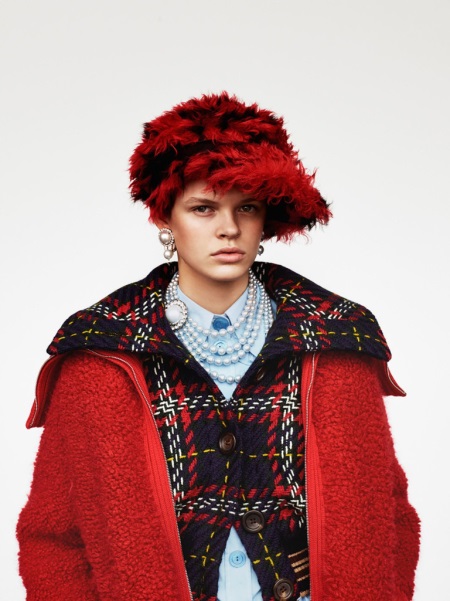 Жіночі кепки (133 фото): модні шапки з фетру та шкіри, з маленьким козирком, гаврош, теплі шуби і з мутона, жокейка