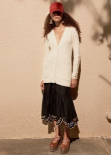 Жіночі кепки (133 фото): модні шапки з фетру та шкіри, з маленьким козирком, гаврош, теплі шуби і з мутона, жокейка