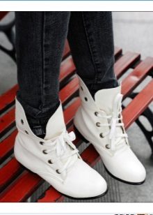 Жіночі літні черевики (53 фото): моделі з високим берцем, трекінгові, з відкритим носом на літо і на шнурках, шкіряні