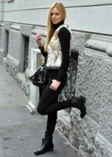 Жіночі напівчобітки (76 фото): з чим носити білі, червоні і інших кольорів, гумові і шкіряні, спортивні моделі без каблука і інші?