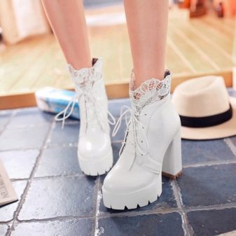 Жіночі напівчобітки (76 фото): з чим носити білі, червоні і інших кольорів, гумові і шкіряні, спортивні моделі без каблука і інші?