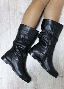 Жіночі напівчобітки (76 фото): з чим носити білі, червоні і інших кольорів, гумові і шкіряні, спортивні моделі без каблука і інші?