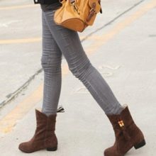 Жіночі напівчобітки (76 фото): з чим носити білі, червоні і інших кольорів, гумові і шкіряні, спортивні моделі без каблука і інші?