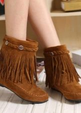 Жіночі напівчобітки (76 фото): з чим носити білі, червоні і інших кольорів, гумові і шкіряні, спортивні моделі без каблука і інші?