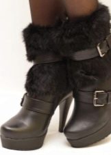 Жіночі напівчобітки (76 фото): з чим носити білі, червоні і інших кольорів, гумові і шкіряні, спортивні моделі без каблука і інші?