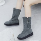 Жіночі напівчобітки (76 фото): з чим носити білі, червоні і інших кольорів, гумові і шкіряні, спортивні моделі без каблука і інші?