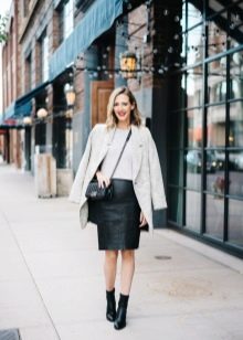 Жіночі напівчобітки (76 фото): з чим носити білі, червоні і інших кольорів, гумові і шкіряні, спортивні моделі без каблука і інші?