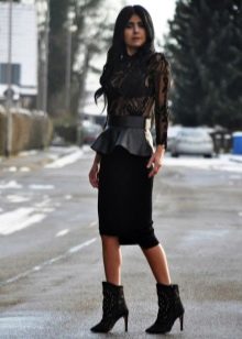 Жіночі напівчобітки (76 фото): з чим носити білі, червоні і інших кольорів, гумові і шкіряні, спортивні моделі без каблука і інші?