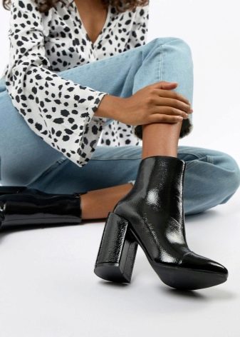 Жіночі напівчобітки (76 фото): з чим носити білі, червоні і інших кольорів, гумові і шкіряні, спортивні моделі без каблука і інші?