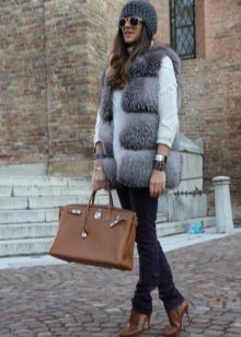 Жіночі осінні черевики (94 фото): модні шкіряні моделі 2020 без каблука, на платформі і на тракторній підошві, чорні лакові