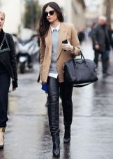 Жіночі осінні черевики (94 фото): модні шкіряні моделі 2020 без каблука, на платформі і на тракторній підошві, чорні лакові