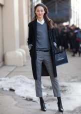 Жіночі осінні черевики (94 фото): модні шкіряні моделі 2020 без каблука, на платформі і на тракторній підошві, чорні лакові