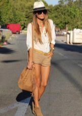 Жіночі осінні черевики (94 фото): модні шкіряні моделі 2020 без каблука, на платформі і на тракторній підошві, чорні лакові