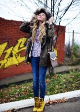 Жіночі осінні черевики (94 фото): модні шкіряні моделі 2020 без каблука, на платформі і на тракторній підошві, чорні лакові