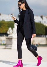 Жіночі осінні черевики (94 фото): модні шкіряні моделі 2020 без каблука, на платформі і на тракторній підошві, чорні лакові