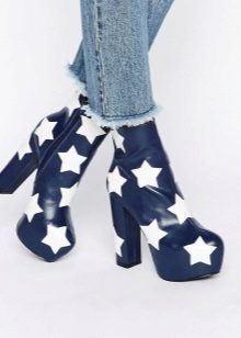 Жіночі осінні черевики (94 фото): модні шкіряні моделі 2020 без каблука, на платформі і на тракторній підошві, чорні лакові