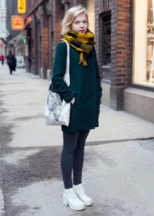 Жіночі осінні черевики (94 фото): модні шкіряні моделі 2020 без каблука, на платформі і на тракторній підошві, чорні лакові