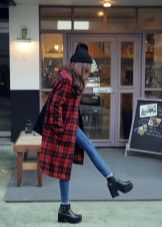 Жіночі осінні черевики (94 фото): модні шкіряні моделі 2020 без каблука, на платформі і на тракторній підошві, чорні лакові