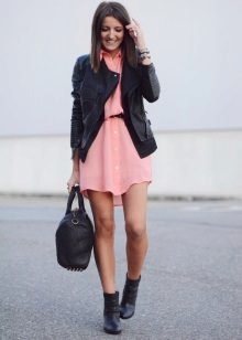 Жіночі осінні черевики (94 фото): модні шкіряні моделі 2020 без каблука, на платформі і на тракторній підошві, чорні лакові