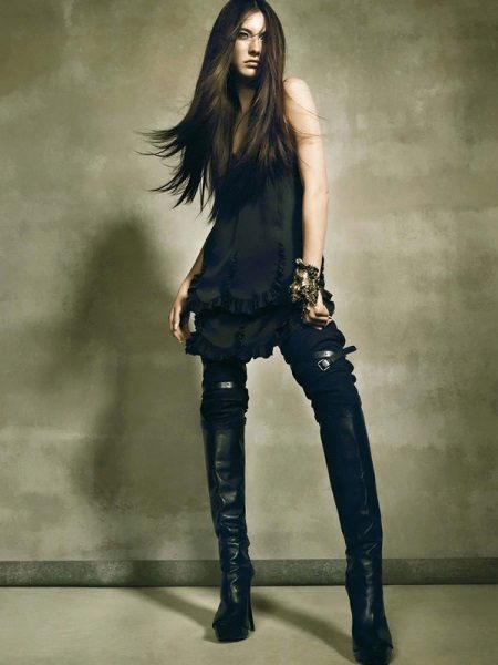 Жіночі осінні черевики (94 фото): модні шкіряні моделі 2020 без каблука, на платформі і на тракторній підошві, чорні лакові