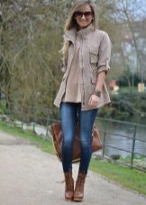 Жіночі осінні черевики (94 фото): модні шкіряні моделі 2020 без каблука, на платформі і на тракторній підошві, чорні лакові