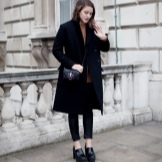 Жіночі осінні туфлі (66 фото): на низькому каблуці на осінь, модні моделі на товстій підошві без каблука 2020, з чим їх носити