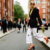 Жіночі осінні туфлі (66 фото): на низькому каблуці на осінь, модні моделі на товстій підошві без каблука 2020, з чим їх носити