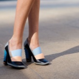 Жіночі осінні туфлі (66 фото): на низькому каблуці на осінь, модні моделі на товстій підошві без каблука 2020, з чим їх носити