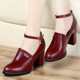 Жіночі осінні туфлі (66 фото): на низькому каблуці на осінь, модні моделі на товстій підошві без каблука 2020, з чим їх носити