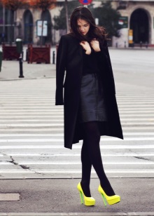 Жіночі осінні туфлі (66 фото): на низькому каблуці на осінь, модні моделі на товстій підошві без каблука 2020, з чим їх носити