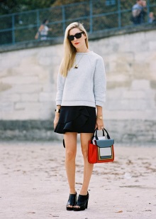 Жіночі осінні туфлі (66 фото): на низькому каблуці на осінь, модні моделі на товстій підошві без каблука 2020, з чим їх носити