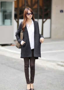 Жіночі осінні туфлі (66 фото): на низькому каблуці на осінь, модні моделі на товстій підошві без каблука 2020, з чим їх носити