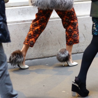 Жіночі осінні туфлі (66 фото): на низькому каблуці на осінь, модні моделі на товстій підошві без каблука 2020, з чим їх носити