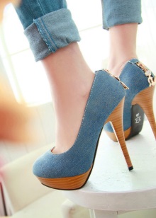 Жіночі осінні туфлі (66 фото): на низькому каблуці на осінь, модні моделі на товстій підошві без каблука 2020, з чим їх носити