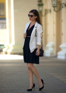 Жіночі осінні туфлі (66 фото): на низькому каблуці на осінь, модні моделі на товстій підошві без каблука 2020, з чим їх носити