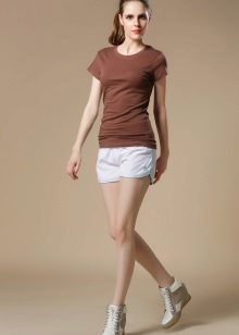 Жіночі шорти 2020 (183 фото): модні довгі і короткі для фітнесу, трикотажні і вовняні, червоні, чорні та білі