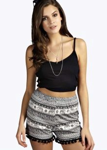 Жіночі шорти 2020 (183 фото): модні довгі і короткі для фітнесу, трикотажні і вовняні, червоні, чорні та білі