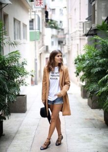 Жіночі шорти 2020 (183 фото): модні довгі і короткі для фітнесу, трикотажні і вовняні, червоні, чорні та білі