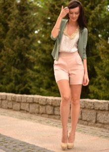 Жіночі шорти 2020 (183 фото): модні довгі і короткі для фітнесу, трикотажні і вовняні, червоні, чорні та білі