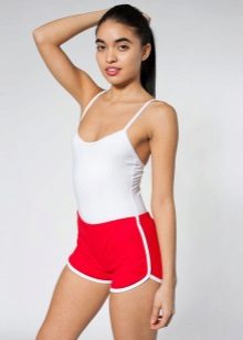 Жіночі шорти 2020 (183 фото): модні довгі і короткі для фітнесу, трикотажні і вовняні, червоні, чорні та білі