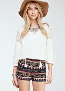 Жіночі шорти 2020 (183 фото): модні довгі і короткі для фітнесу, трикотажні і вовняні, червоні, чорні та білі