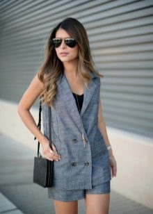 Жіночі шорти 2020 (183 фото): модні довгі і короткі для фітнесу, трикотажні і вовняні, червоні, чорні та білі