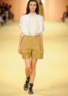 Жіночі шорти 2020 (183 фото): модні довгі і короткі для фітнесу, трикотажні і вовняні, червоні, чорні та білі