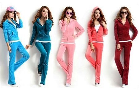 жіночі Велюрові спортивні костюми (95 фото): костюми великих розмірів з велюру, брендові та зі стразами, в чорному кольорі