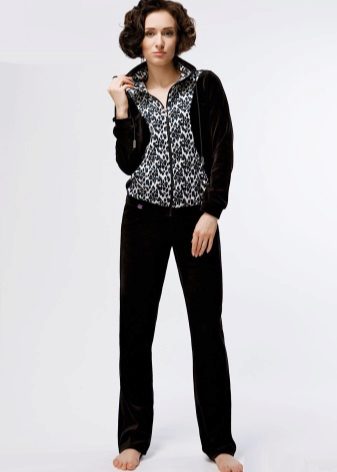 жіночі Велюрові спортивні костюми (95 фото): костюми великих розмірів з велюру, брендові та зі стразами, в чорному кольорі