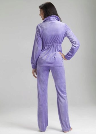 жіночі Велюрові спортивні костюми (95 фото): костюми великих розмірів з велюру, брендові та зі стразами, в чорному кольорі