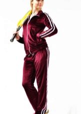 жіночі Велюрові спортивні костюми (95 фото): костюми великих розмірів з велюру, брендові та зі стразами, в чорному кольорі