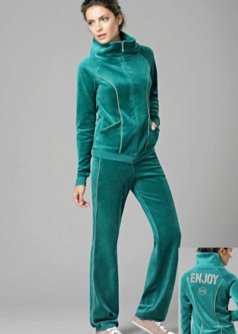 жіночі Велюрові спортивні костюми (95 фото): костюми великих розмірів з велюру, брендові та зі стразами, в чорному кольорі