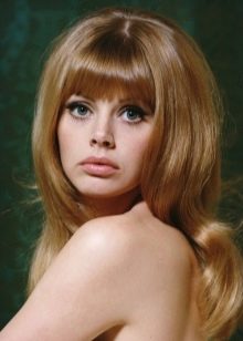 Жіночі зачіски 70-х років (37 фото): мода на зачіски і стрижки в СРСР. Як зробити укладку на короткі волосся?