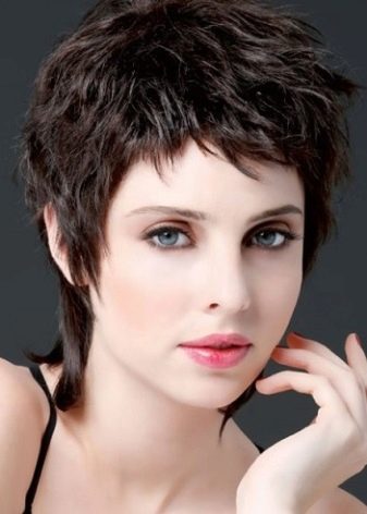 Жіночі зачіски 70-х років (37 фото): мода на зачіски і стрижки в СРСР. Як зробити укладку на короткі волосся?